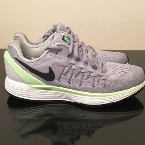 Women’s size 8 nike sneakers